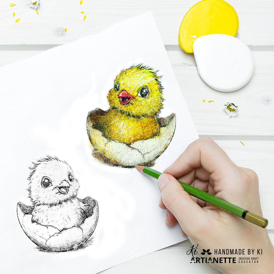 Arkusz A4 do druku oraz zestaw 10 grafik PNG w formie czarno-białych kolorowanek z kolekcji Holy Times SET 05. Produkt przeznaczony do rękodzieła, kreatywnego kolorowania i scrapbookingu, zawierający linearne ilustracje zajączka, kurczaczka, symboli sakralnych oraz kwiatów w jakości 300 DPI. Idealny do tworzenia personalizowanych kartek wielkanocnych i wiosennych materiałów edukacyjnych. kolorowanka kurczaczka, jak pokolorować kurczaczka